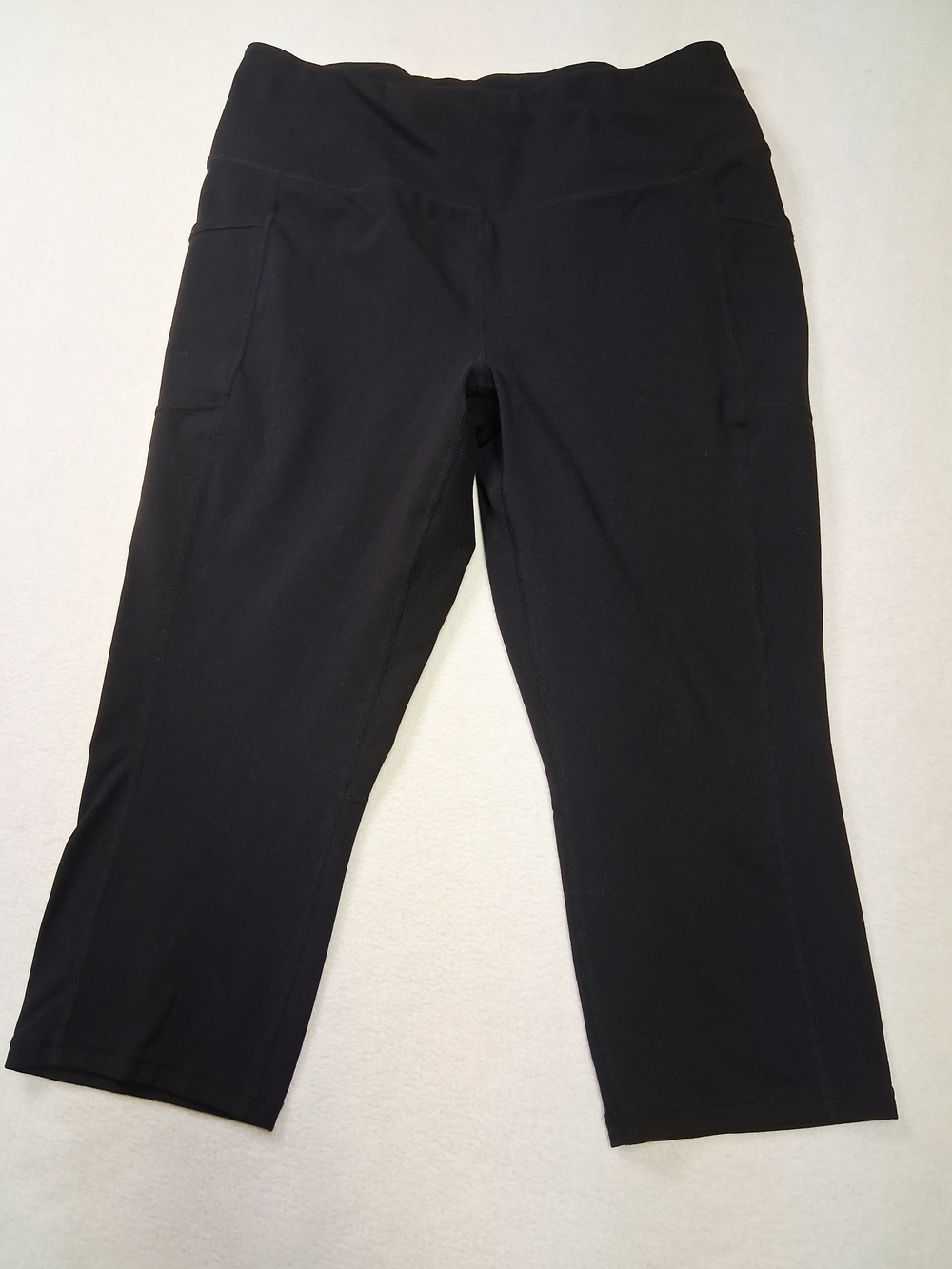 4/20$ Reebok Black High-Waist Capri Leggings with Side Pockets